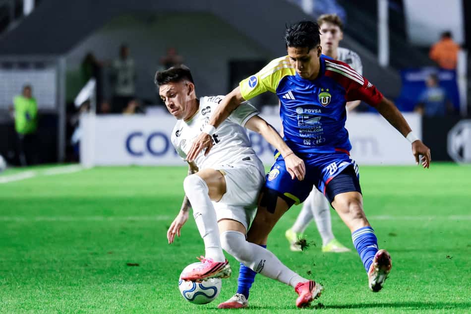 Lateral Escobar em ação pelo Santos
