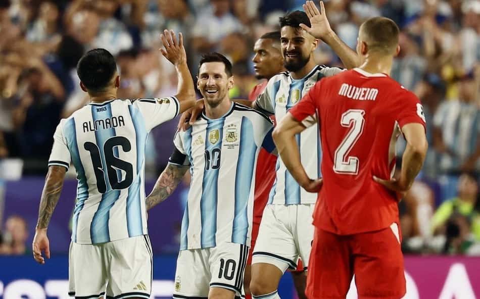Argentina chega à semi da Copa e reedita duelo histórico contra a Inglaterra