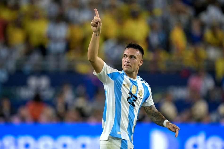 Lautaro Martínez comemora gol marcado pela Argentina sobre a Colômbia na final da Copa América 2024