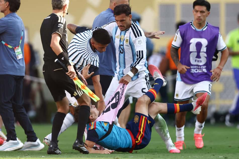 Leandro Paredes durante confusão que sucedeu final da Copa do Mundo