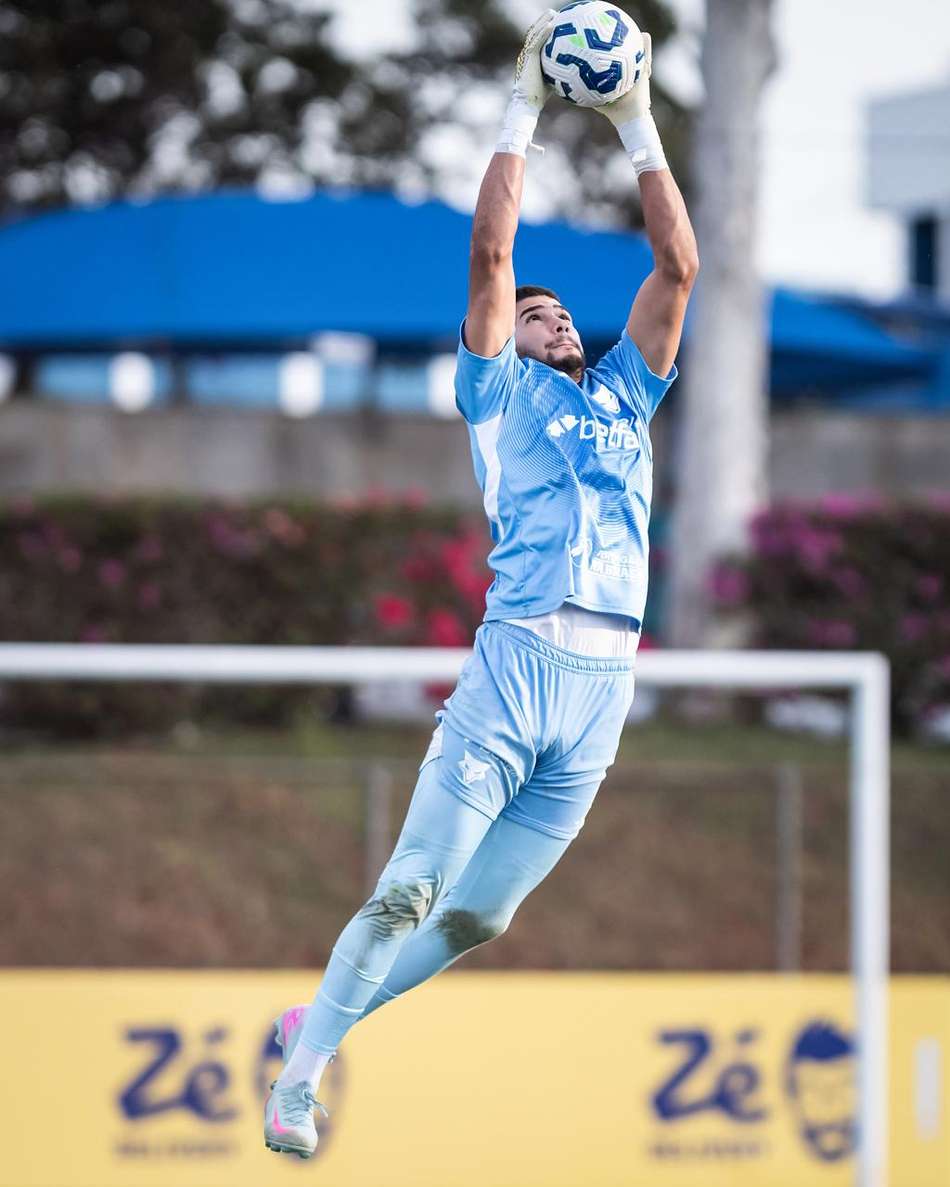 Léo Aragão em treinamento pelo Cruzeiro  