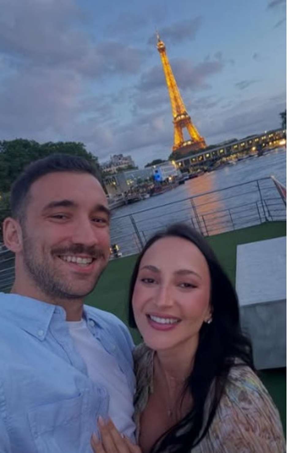 Léo Ortiz e a esposa, Maitê, durante férias em Paris (Reprodução)