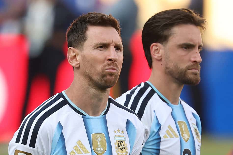 Lionel Messi olha sério após derrota da Argentina na final da Copa do Mundo