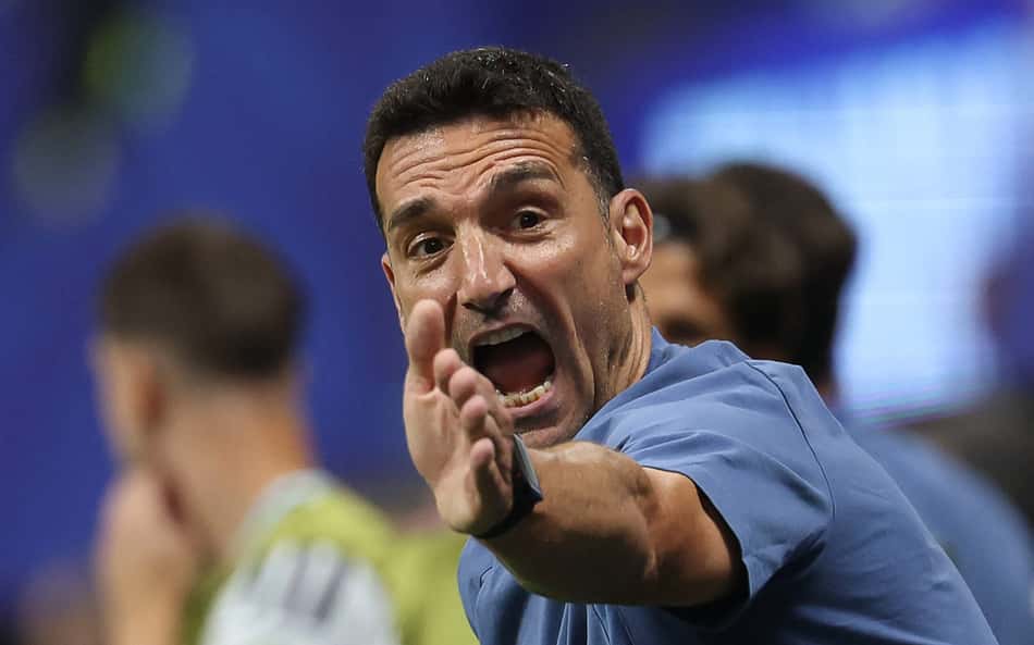 Lionel Scaloni orienta jogadores da Argentina contra o Egito na Copa do Mundo