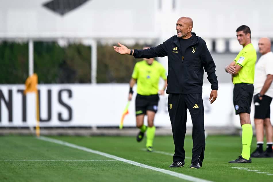 Luciano Spalletti gesticula e observa amistoso da Juventus contra o Nice