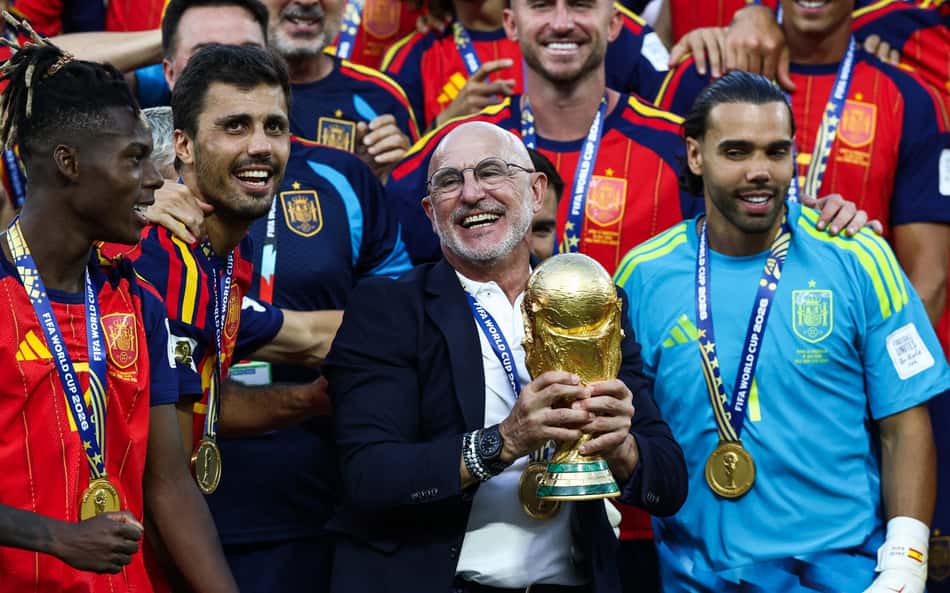 De la Fuente exalta título da Espanha na Copa e revela mensagem a jogadores
