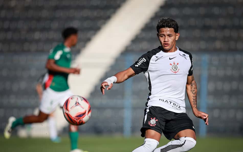 Artilheiro do Sub-20 vê futuro no Corinthians e mira profissional: 'Hora certa'