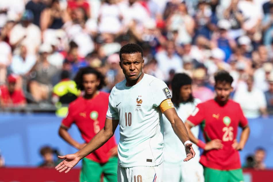 Mabppé de braços abertos contra o Marrocos