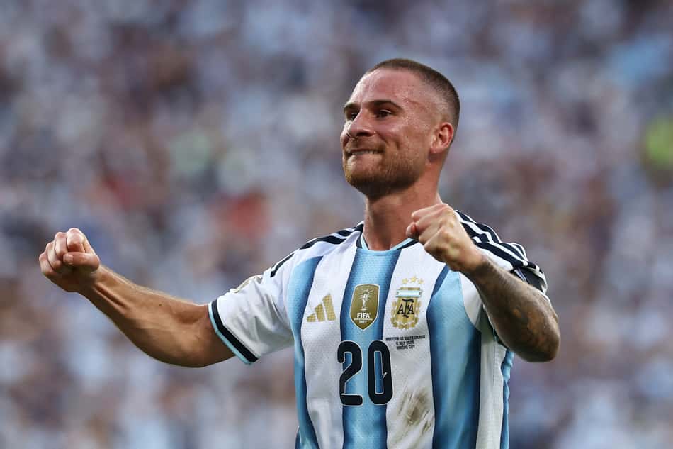 Mac Allister comemora gol marcado pela Argentina contra a Suíça na Copa do Mundo