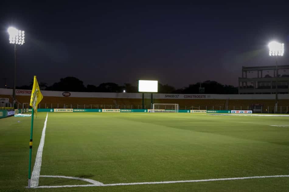 Vista do gramado do Estádio José Maria de Campos Maia, o Maião, em Mirassol