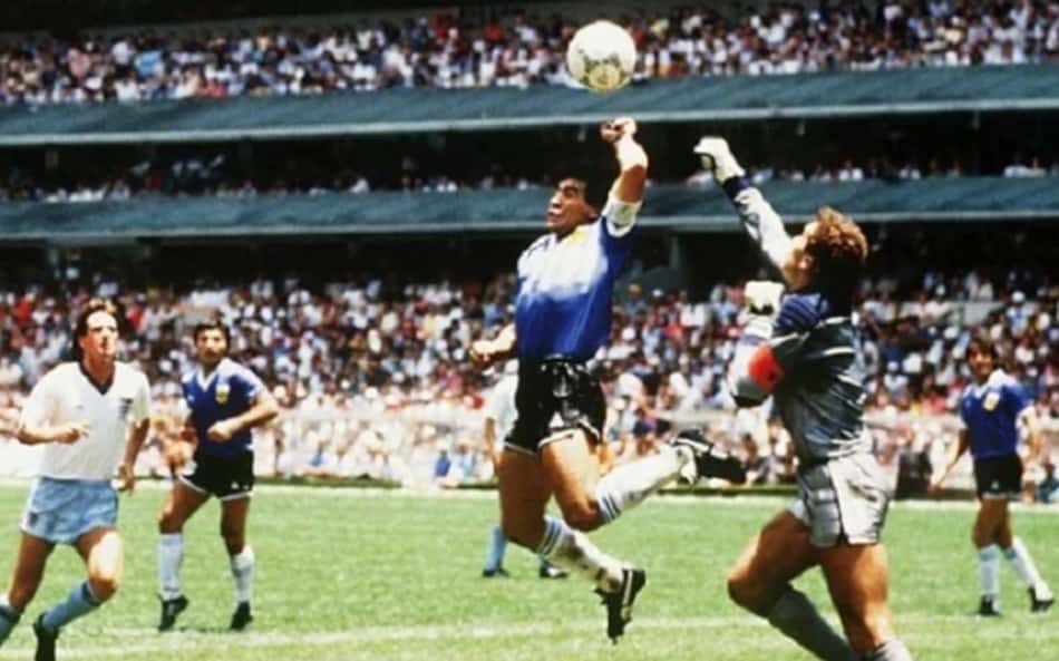 R$ 44 milhões: camisa de Maradona foi leiloada por ex-jogador da lnglaterra