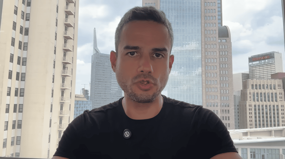 Marcelo Bechler grava pronuciamento após polêmica com Cristiano Ronaldo em entrevista coletiva