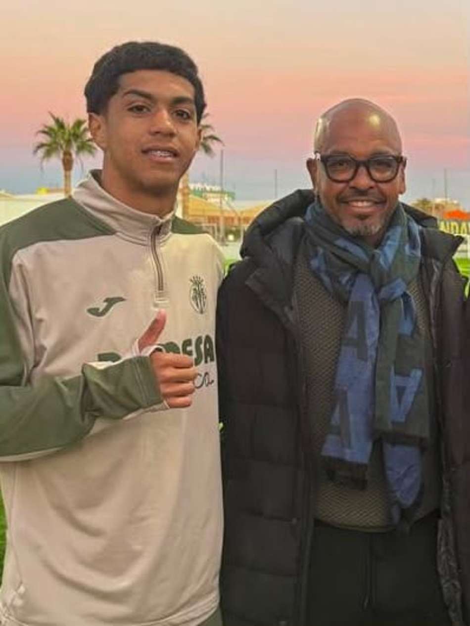 Márcio Gabriel ao lado de Marcos Senna, ídolo e embaixador do Villarreal