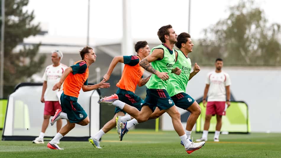 Mastantuono corre durante treino de pré-temporada do Real Madrid ao lado de companheiros