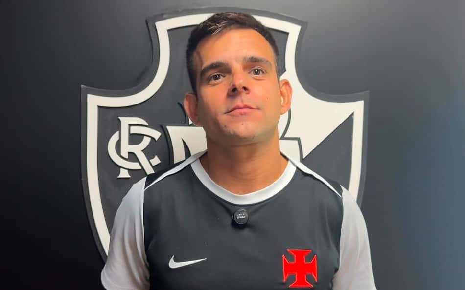 Matheus Curopos em durante entrevista