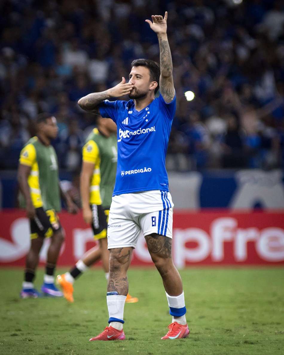 Matheus Henrique comemora vitória contra o Barcelona-EQU
