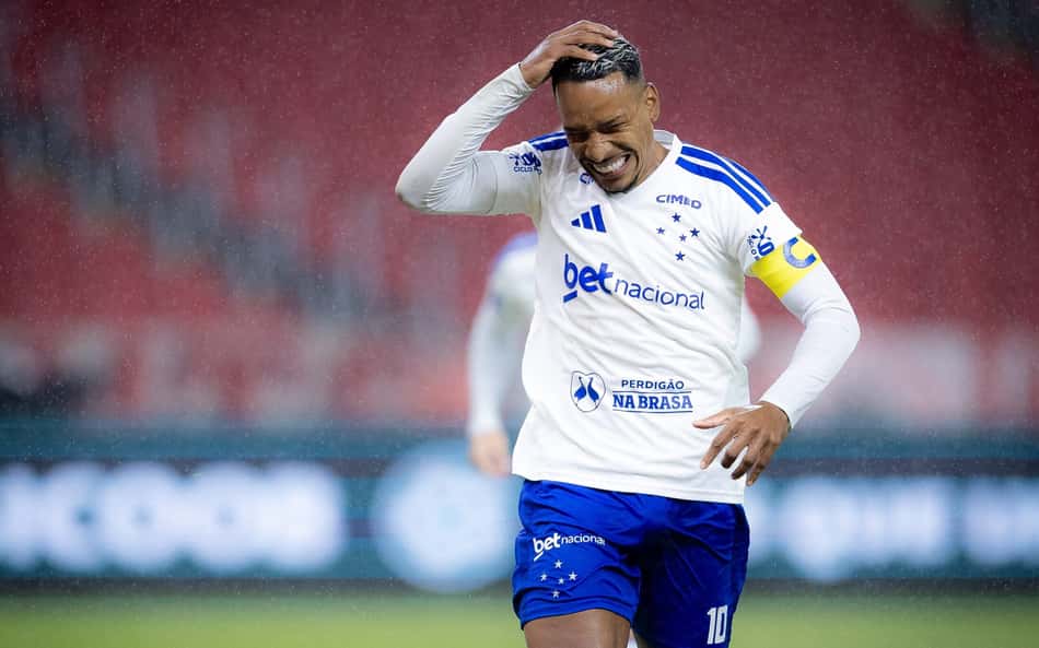 Matheus Pereira contra o Internacional
