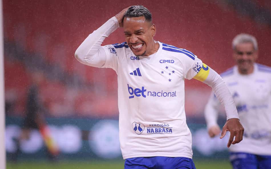 Matheus Pereira em ação durante jogo do Cruzeiro no Brasileirão