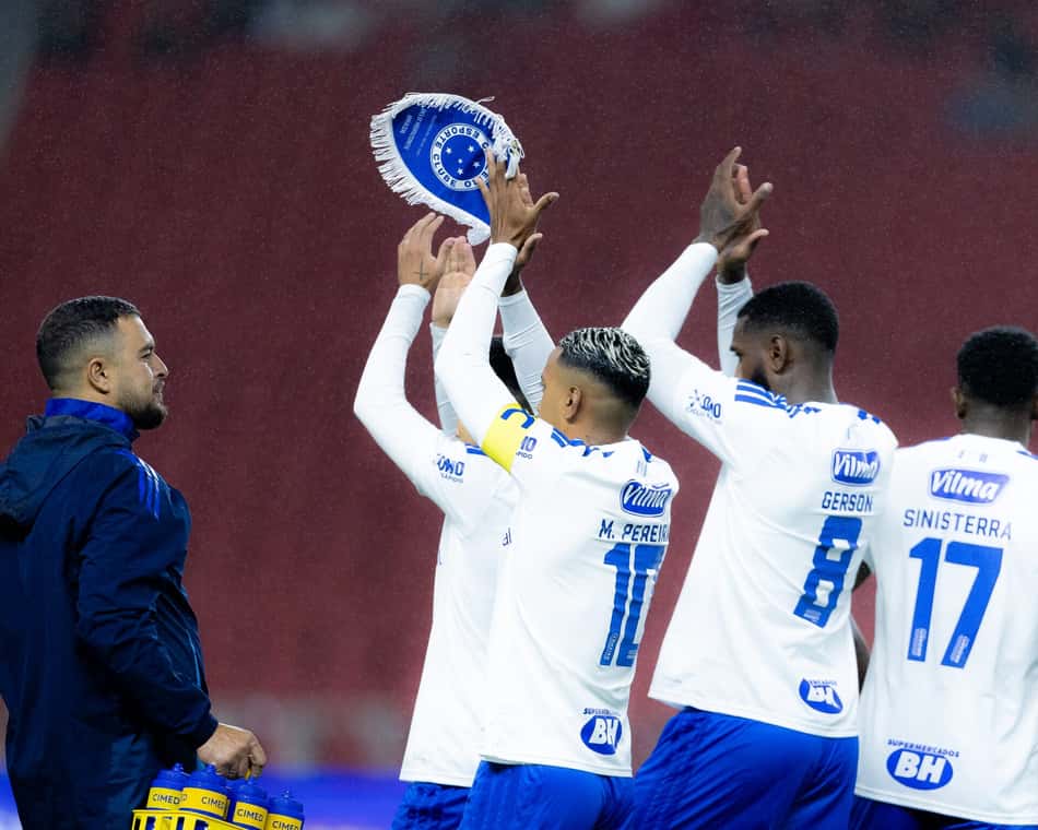 Matheus Pereira sauda a torcida do Cruzeiro