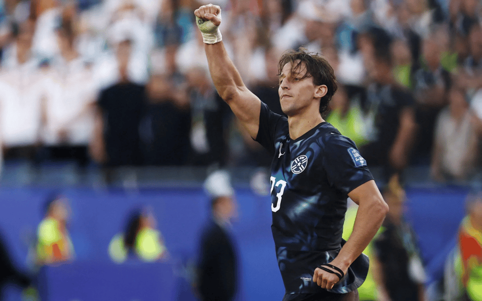 Matías Galarza comemora gol convertido contra a Alemanha
