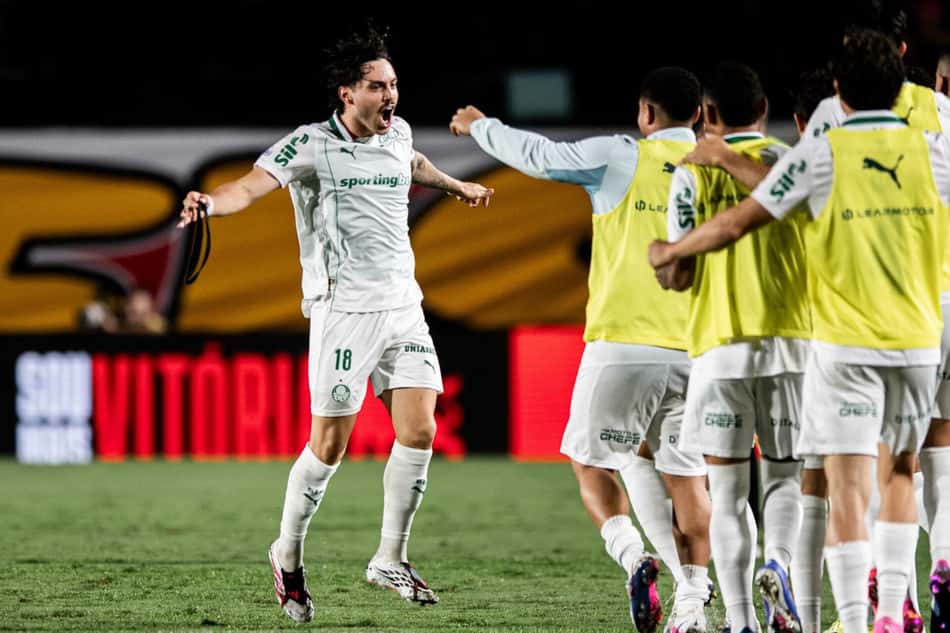 Mauricio comemora o gol marcado pelo Palmeiras contra o Vitória