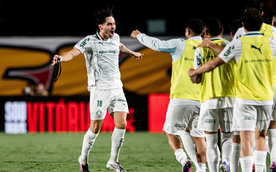 Mauricio comemora o gol marcado pelo Palmeiras contra o Vitória
