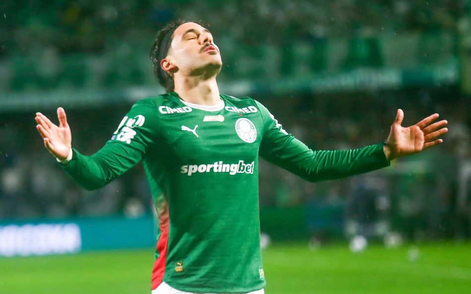 Maurício em comemoração de gol durante confronto entre Coritiba e Palmeiras pelo Brasileirão