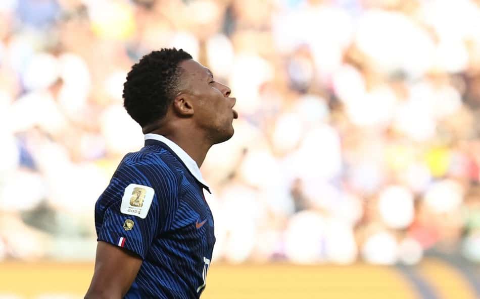 Mbappé em ação durante França x Suécia pela segunda fase da Copa do Mundo. (Foto: FRANCK FIFE / AFP)