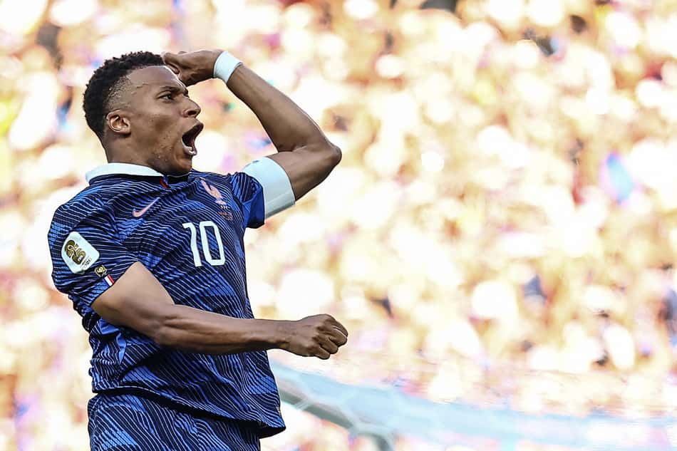 O atacante francês número 10, Kylian Mbappé, comemora o primeiro gol de sua equipe durante a partida das oitavas de final da Copa do Mundo de 2026 entre Paraguai e França, no Estádio da Filadélfia