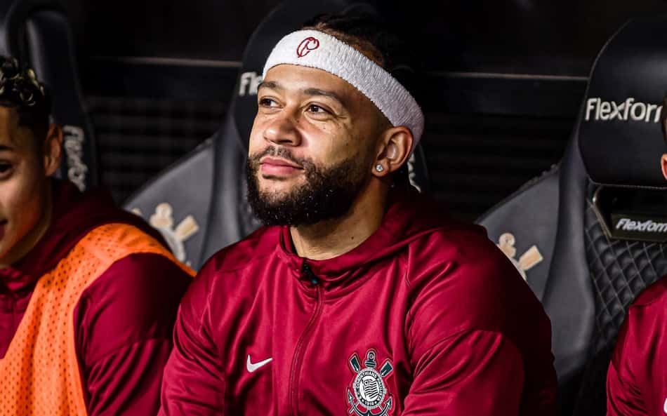 Memphis Depay no banco de reservas