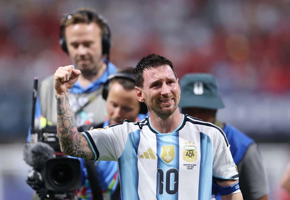 Messi chora após classificação da Argentina contra o Egito