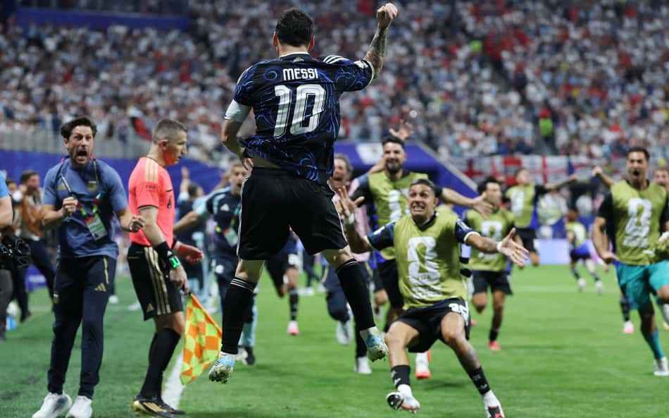 Lautaro marca no fim, Argentina vira sobre Inglaterra e vai à final da Copa