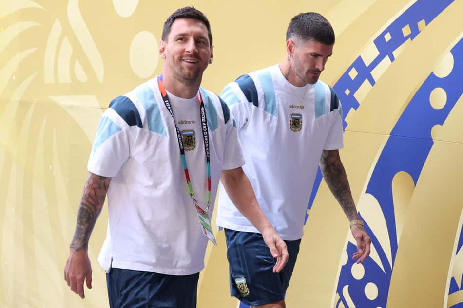Messi e De Paul chegam juntos no MetLife Stadium para decisão da Copa do Mundo entre Argentina e Espanha