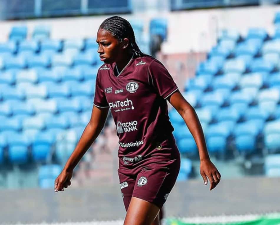 Monique em campo pela Ferroviária
