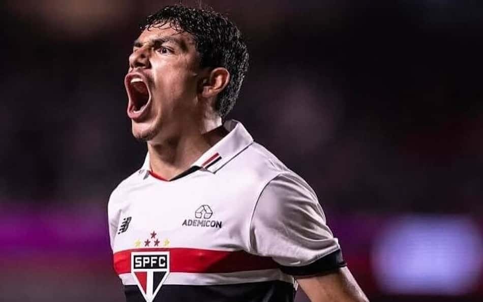 Moreira com a camisa do São Paulo