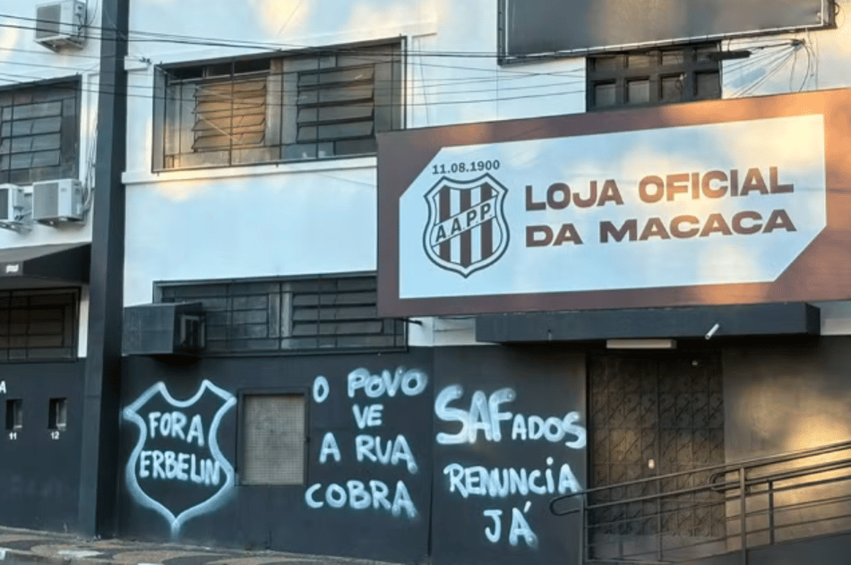 Muros Moisés Lucarelli foram pichados