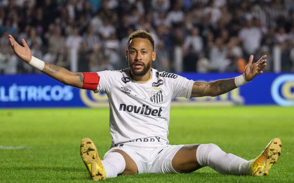 Neymar rebate jornalista após terceiro cartão amarelo: 'Não inventa'
