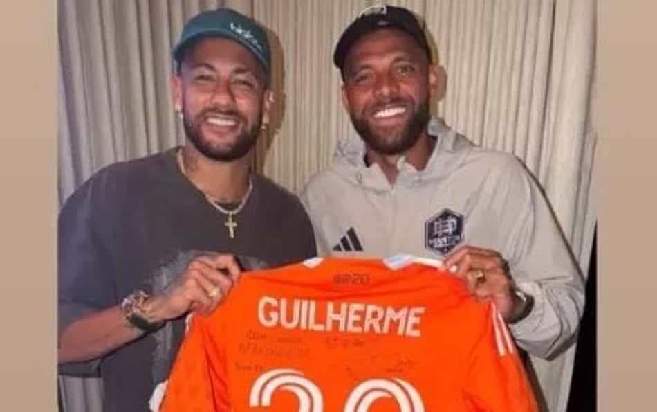 Folga do Brasil: Neymar com ex-jogador do Santos e Paquetá com a esposa