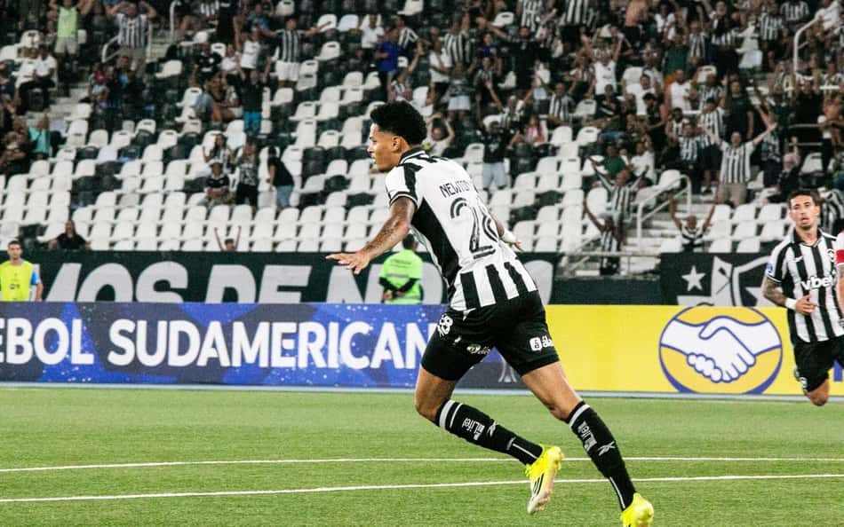 Newton chega à capital paulista para fechar com o São Paulo
