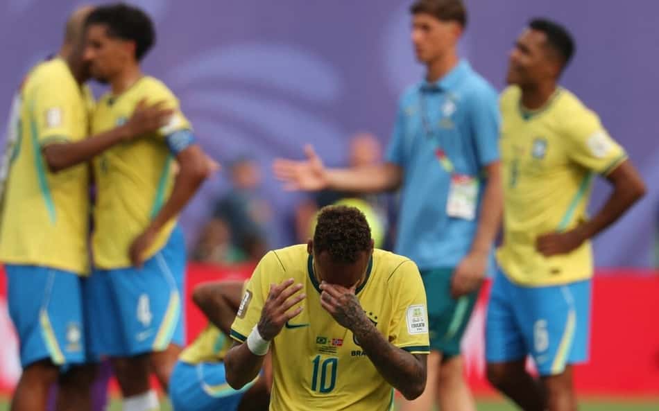 Neymar chora com a eliminação do Brasil na Copa do Mundo