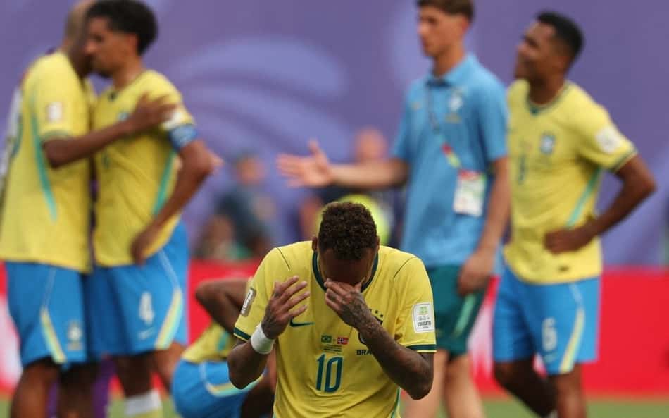 Neymar chora com a eliminação do Brasil na Copa do Mundo