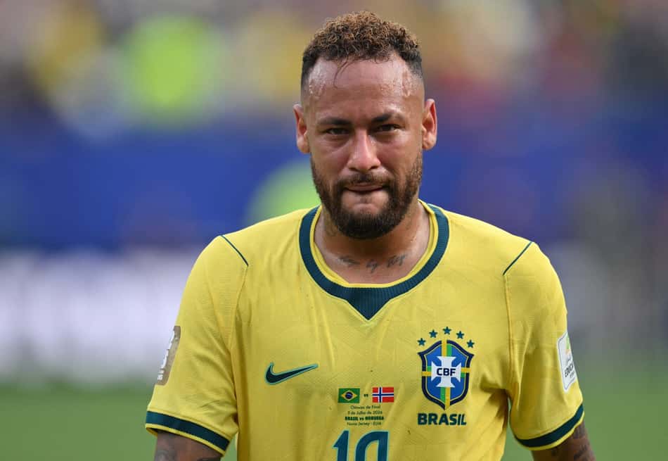 Neymar chorando após eliminação do Brasil para a Noruega na Copa do Mundo