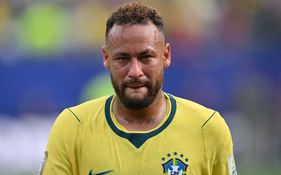Neymar chorando após eliminação do Brasil para a Noruega na Copa do Mundo