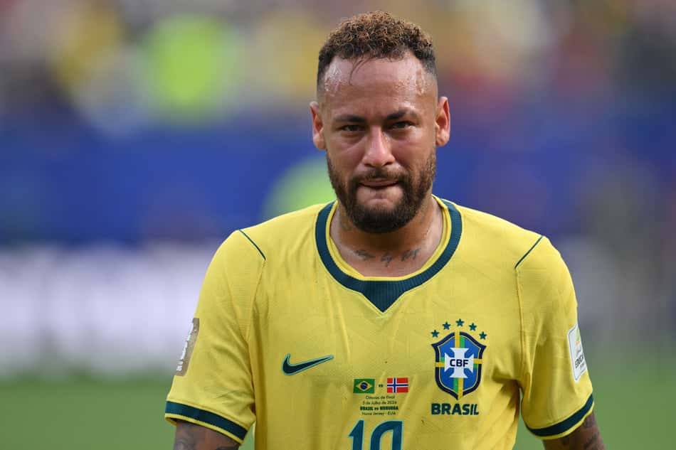 Neymar chorando após eliminação do Brasil para a Noruega na Copa do Mundo