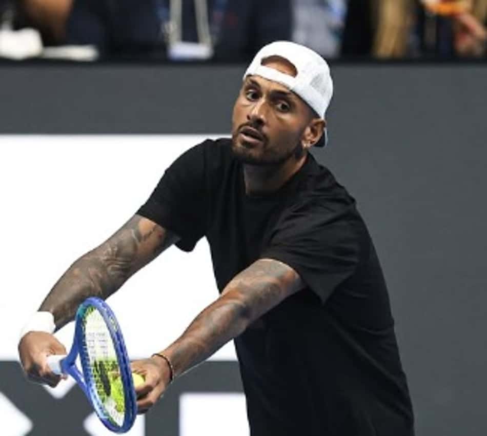 O australiano Nick Kyrgios no saque contra Guto Miguel 