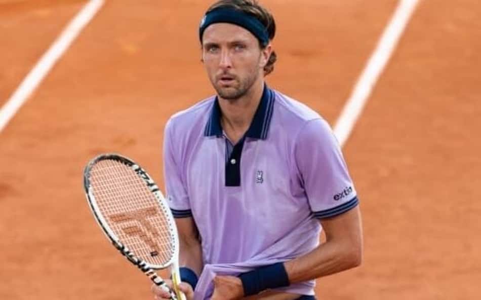 O francês Arthur Rinderknech durante partida em Roland Garros