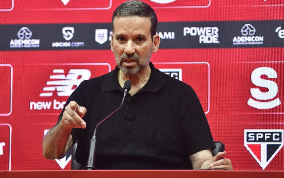 Olten Ayres de Abreu, presidente do Conselho Deliberativo do São Paulo, em entrevista coletiva