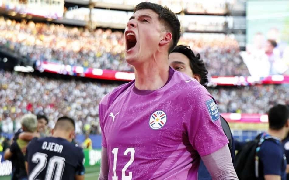 Goleiro do Paraguai, Orlando Gill vendeu uniforme para salvar a vida do filho
