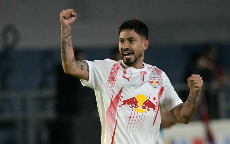 Pedro Henrique, do RB Bragantino, comemorando gol contra o SPorting Cristal na Sul-Americana