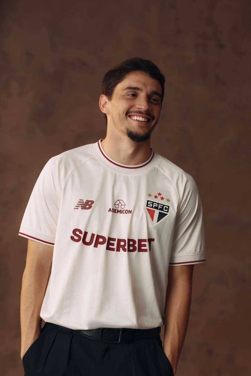 Pablo Maia com o terceiro uniforme do São Paulo
